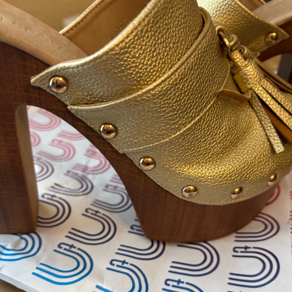 Gold shoes